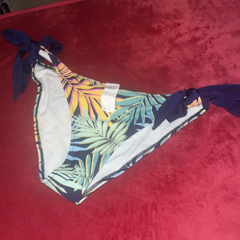 CUPSHE Women Bikini Bottom Tropical Print Tie Sides Low Waited.   Size L.  NWOT.